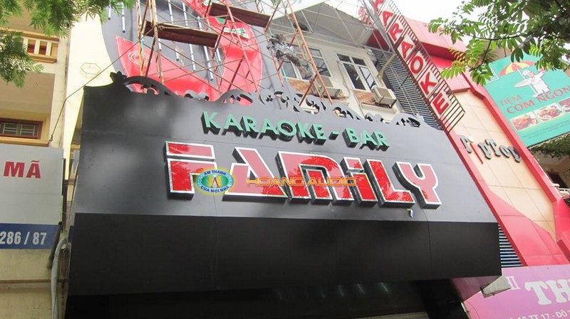 nha-hang-karaoke-bar-family